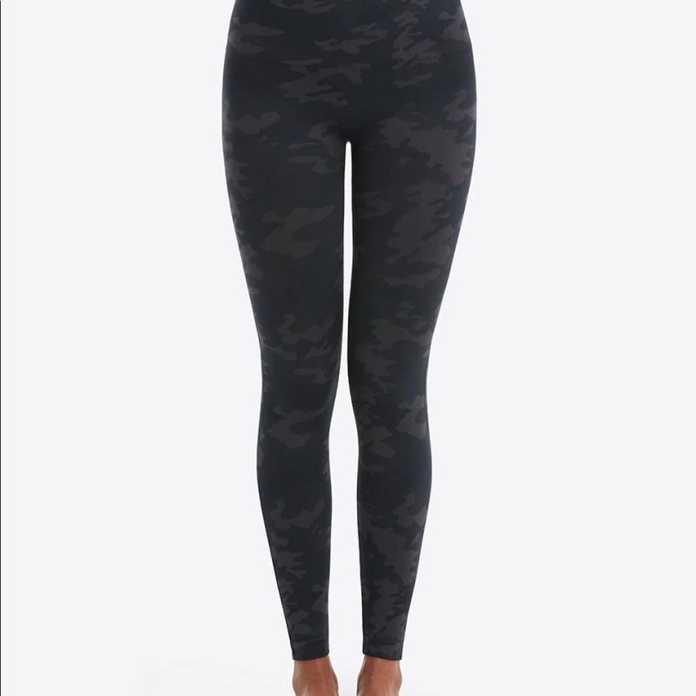 SPANX Look At Me Now Seamless Leggings S